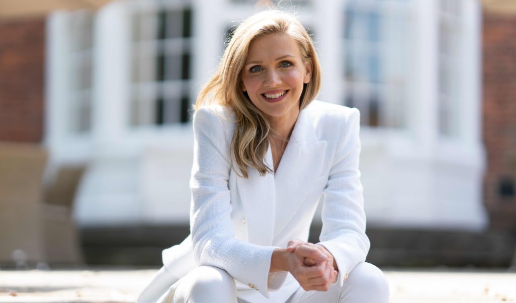 elisa headshot 1 elisa headshot 1